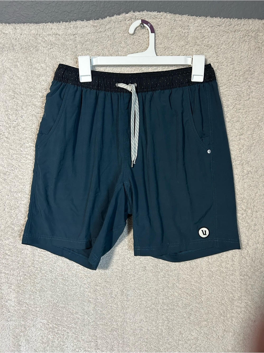 Vuori Kore Shorts Men's Medium 7" Lined Blue Stretch Athletic Gym Beach Workout